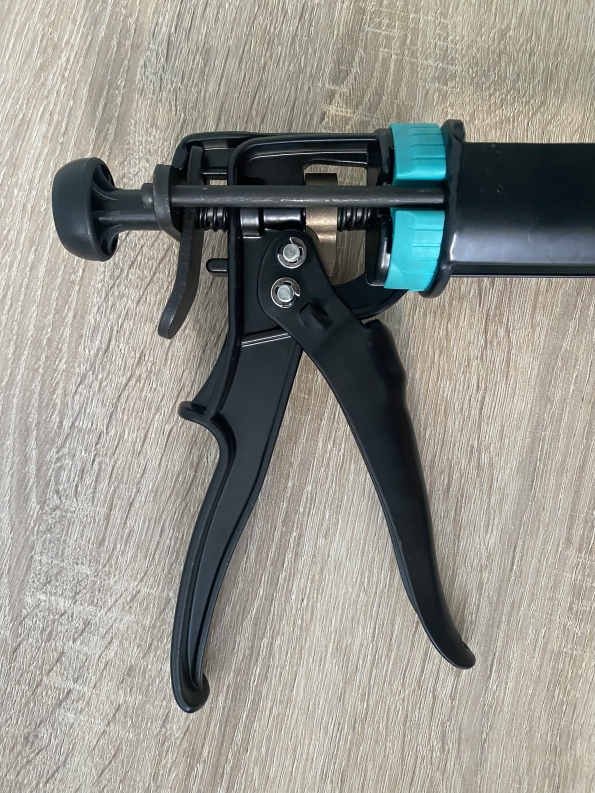 Kartuschenpistole Tangit M3000